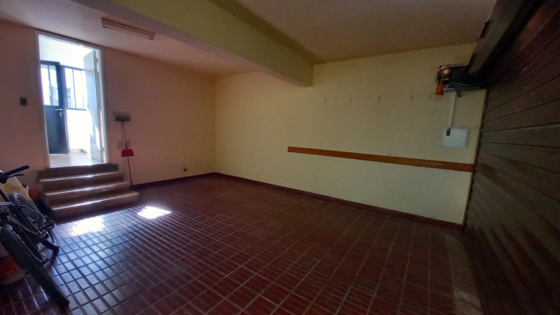EN VENTA: Espectacular Casa Céntrica de 189 m2 sobre Terreno de 1.000 m2 con Gran Parque y Pileta sobre calles José Mármol 960 - Imagen 25