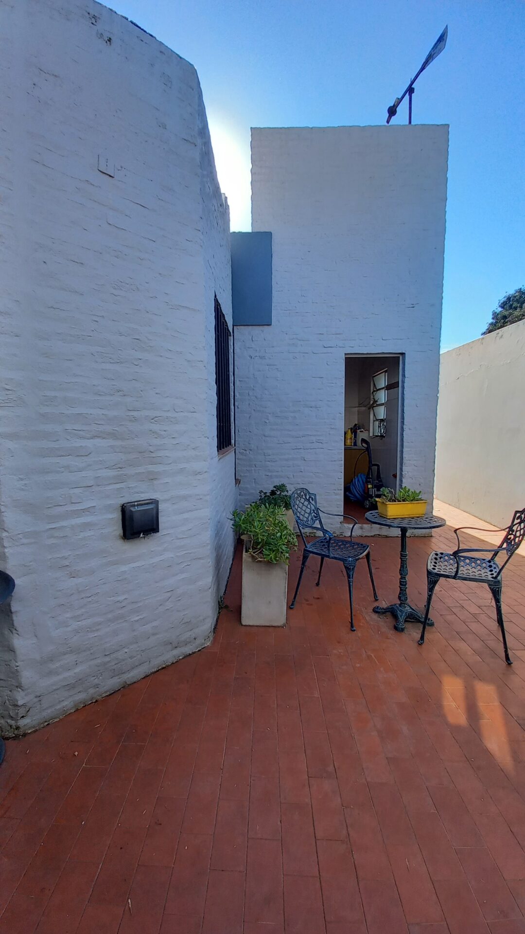 EN VENTA: Espectacular Casa Céntrica de 189 m2 sobre Terreno de 1.000 m2 con Gran Parque y Pileta sobre calles José Mármol 960 - Imagen 26