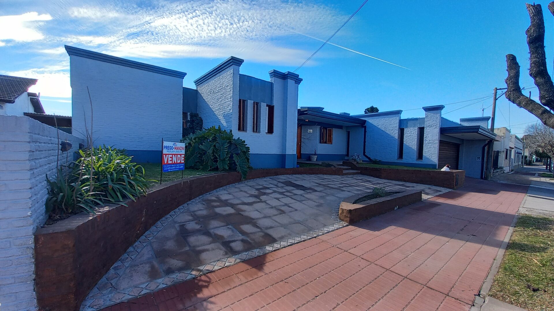 EN VENTA: Espectacular Casa Céntrica de 189 m2 sobre Terreno de 1.000 m2 con Gran Parque y Pileta sobre calles José Mármol 960 - Imagen 2