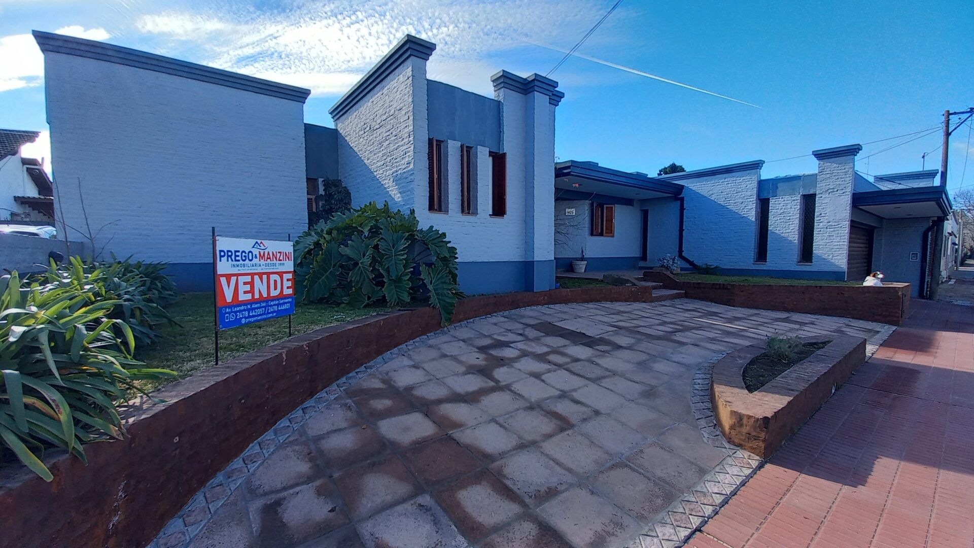 EN VENTA: Espectacular Casa Céntrica de 189 m2 sobre Terreno de 1.000 m2 con Gran Parque y Pileta sobre calles José Mármol 960