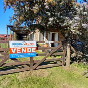 EN VENTA "Duggan" casa con pileta edificado 127m2 terreno de 400m2 sobre calle Irigoyen