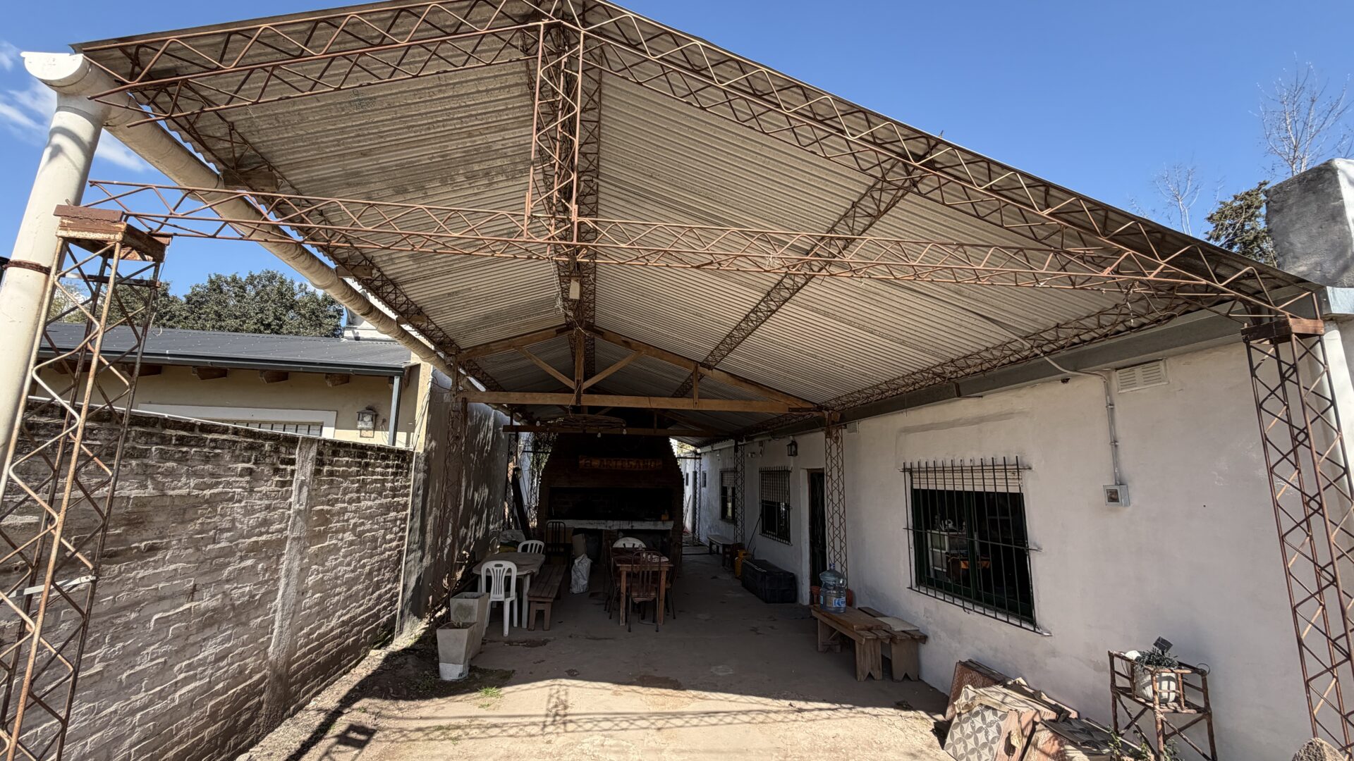 EN VENTA "Duggan" casas 155m2+ departamento 67m2 sobre un terreno 657m2, Bartolomé Mitre 585 - Imagen 4