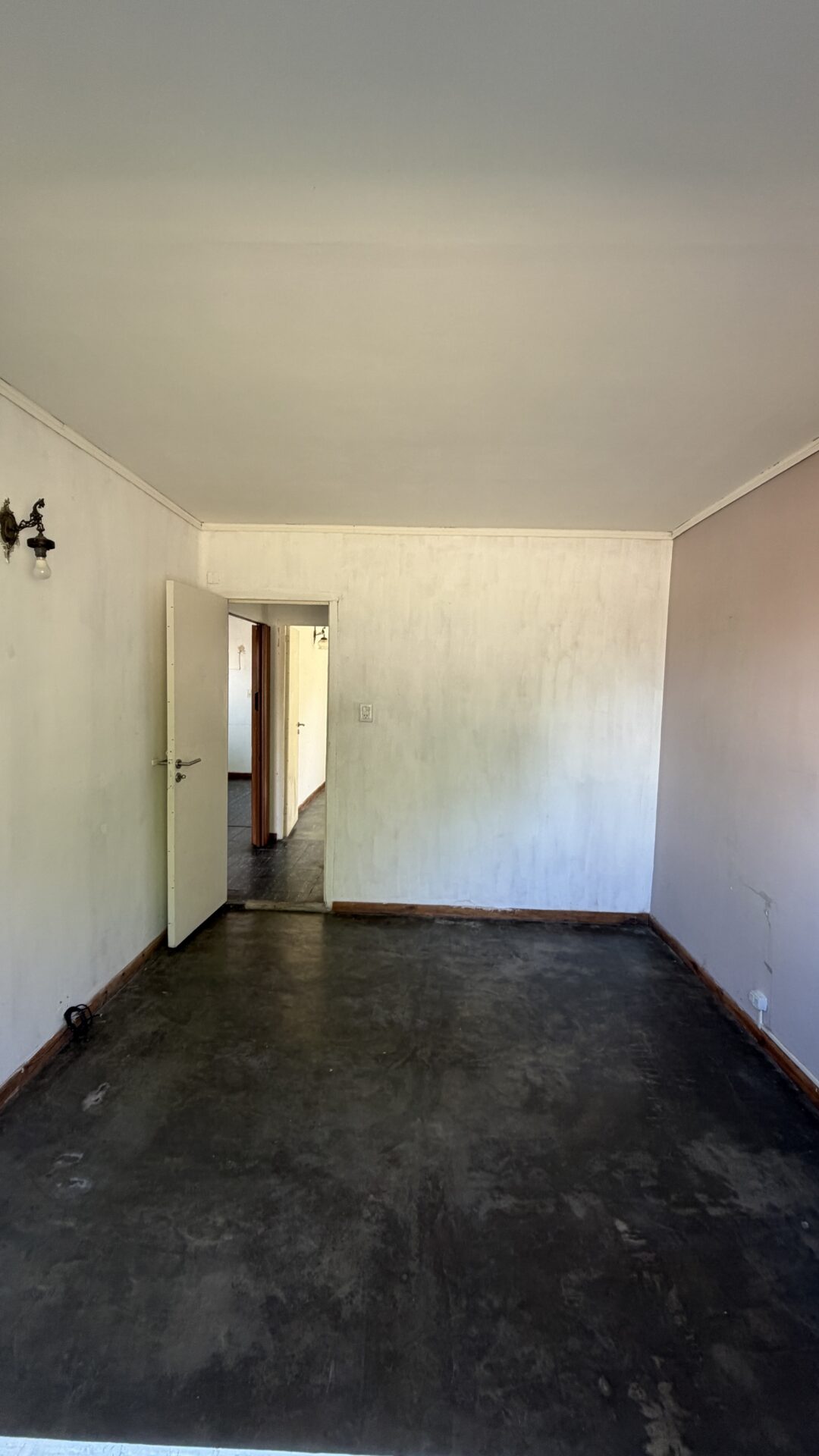 En venta casa frente a plaza San Martin 61m2 edificados terreno 195m2 esquina Alsina y Vicente L. y Planes - Imagen 3