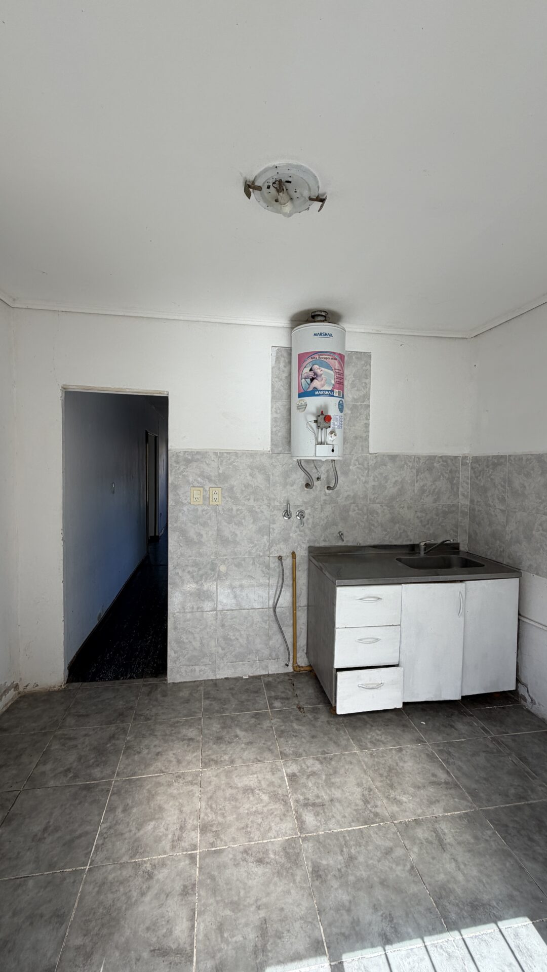 En venta casa frente a plaza San Martin 61m2 edificados terreno 195m2 esquina Alsina y Vicente L. y Planes - Imagen 7